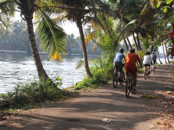 Backwater Houseboat Cycling Holiday 5 Days